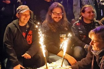 Chronical Moshers feiern Club-Geburtstag - Ein süßer Geburtstagskuchen, auf dem das Moshers-Maskottchen dekorativ in Szene gesetzt wurde, durfte auch bei den Hardrock-Fans nicht fehlen.