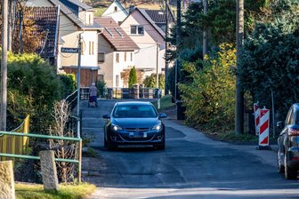 Chursdorfer Straße: Erneuter Millionen-Ausbau in Penig geplant - In Penig wird die Chursdorfer Straße weiter ausgebaut. Rund 460 Meter Straße, Stützwände und Brücken in Zufahrten werden erneuert. Kostenpunkt: rund 3,8 Millionen Euro.