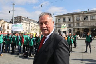 City-Bahn: GDL ruft zum 17. Streik auf – Weselsky kommt nach Chemnitz - Zuletzt war Claus Weselsky am 17. Mai in Chemnitz. Nun kommt er erneut zu einer Streikkundgebung.