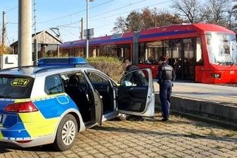Citybahn-Angriff: Suche nach Täter - Der Randalierer hatte sich kurz nach der Tat aus dem Staub gemacht. Die Suche in der Umgebung blieb ohne Erfolg.