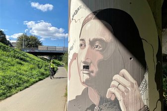 Clara Schumann in Zwickau nach zwei Tagen verunstaltet - Schade um das Porträt von Tobias Förster: Clara Schumann entstellt.