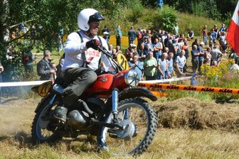 Classic-Enduro in Zschopau: Oldies wollen Zuschauern Show bieten - Bei der Sonderprüfung auf dem Skihang in Zschopau wird es wieder hoch hergehen. Beim Classic-Enduro 2018 pilotierte der Thüringer Marco Schmidt eine MZ G 250, Baujahr 1967, über den Wiesenkurs. 