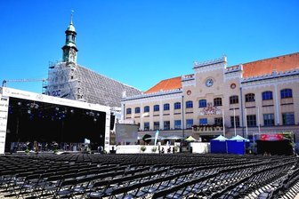 "Classics unter Sternen" auf dem Zwickauer Hauptmarkt - Alles gerüstet für das Konzert am Samstagabend.