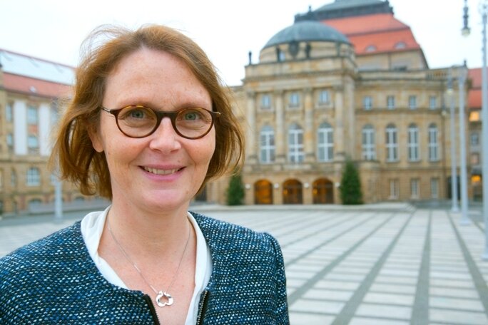 Claudia Crawfords langer Atem -  Claudia Crawford zu Gast in Chemnitz: Die Ex-Ministerin, bekannt unter ihrem früheren Namen Nolte, arbeitet inzwischen für die Konrad-Adenauer-Stiftung - derzeit in Moskau. 