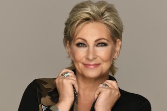 Claudia Jung lädt zum „Advent der Gefühle“ ein - Claudia Jung gastiert am Donnerstag mit einem weihnachtlichen Programm in der Freiheitshalle Hof.
