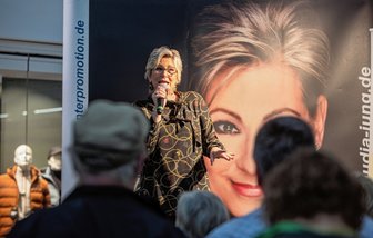 Claudia Jung präsentiert Lieder ihrer neuen CD -