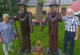 Clausnitzer Heimathaus wieder offen - Lothar und Karin Wunderlich im Garten des Heimathauses in Clausnitz. 