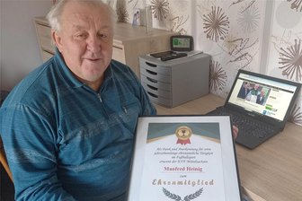 Claußnitzer Fußballfunktionär Manfred Heinig geht nach mehr als 2000 Einsätzen in den Ruhestand – als Ehrenmitglied. - Neues Ehrenmitglied beim Kreisverband Fußball Mittelsachsen: Manfred Heinig war jahrzehntelang Staffelleiter und blickt auf mehr als 2000 Einsätze als Schiedsrichter zurück.