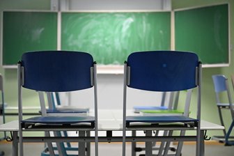 Clemens spricht über Konsequenzen aus Porno-Eklat an Schule - Nach dem Abbruch einer Projektwoche an der Deutsch-Sorbischen Oberschule in Schleife und Anzeigen von Eltern ermittelt die Polizei, ob im Klassenzimmer strafbare pornografische Inhalte gezeigt wurden. (Symbolbild)