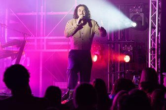 ClockClock live: Ein Abend voller Energie und Emotionen in Oelsnitz - Die Band ClockClock um Sänger Bojan Kalajdzic spielte in Oelsnitz ein Konzert.