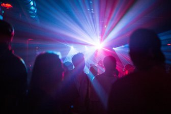 Club-Feeling im Erzgebirge: Elterlein tanzt - Club-Feeling wie auf diesem Foto soll am Sonnabend in Elterlein aufkommen.