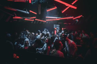 Club Zooma in Plauen vor dem Aus? „Die Hoffnung stirbt zuletzt“ - Mit den Wochenend-Veranstaltungen schaffen es die Betreiber des Zooma nicht mehr, die Ausgaben zu erwirtschaften.