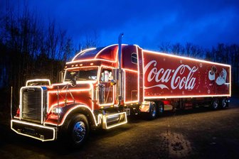 Coca-Cola-Truck in Freiberg: Gibt es dort kostenlos Getränke? - Der Coca-Cola Weihnachtstruck, aufgenommen am 22. November 2020 in Bielefeld.