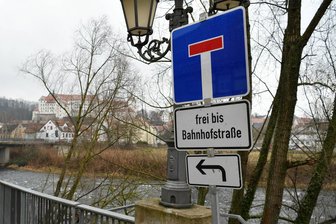 Colditz: Nach Winterpause kommt Kreuzung von B 107 und B 176 an die Reihe - In Colditz wird bald an der Kreuzung von B 107 und B 176 gebaut. Deshalb stehen bereits Schilder.