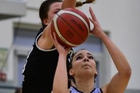 Comeback hält Chemcats trotz Niederlage im Meisterrennen - Anabel Neuber-Valdez (rechts) war maßgeblich an der Aufholjagd der Chemcats im Playoff-Viertelfinale gegen Bad Homburg beteiligt. Am Ende siegten die Gegnerinnen aber knapp mit 65:62. Foto: Andreas Seidel