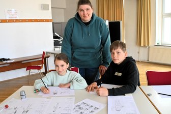 Comic-Fieber im Neuberinhaus Reichenbach: In sechs Schritten zum perfekten Körper - Sophia und August nutzen die Osterferien bei der Oma für den Comic-Workshop mit Nicole Dürr-Gerstner.