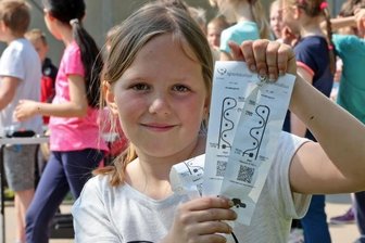 Computertechnik motiviert Schüler zu Höchstleistungen - Ronja Springmann freut sich, dass ihre Ergebnisse beim Laufen auf Ausdrucken dokumentiert sind.