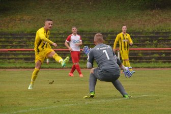 Concordia Schneeberg in der Erzgebirgsliga: Neue Saison, altes Leid - Florian Kay Bochmann, der in dieser Szene Annabergs Keeper Tim Wetzel keine Chance lässt und das 2:0 erzielt, mauserte sich mit zwei Treffern zum Matchwinner.