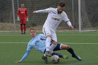 Concordia spielt sich wieder ein - Noch sitzen die Schneeberger Fußballer um Dominic Baars (vorn) nicht wieder fest im Sattel. Ein Testspiel gegen Marienberg offenbarte, wo es im Zusammenspiel noch Baustellen gibt.