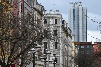 Congress-Hotel: Will der Eigentümer das Hochhaus auch in Wohnungen umbauen? - Nicht zu übersehen: Blick vom Brühl auf das Hochhaus-Hotel.