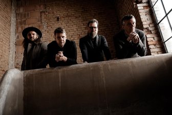 „Connys Bar“ lädt zum Konzert ein - Musik zum Innehalten, Träumen und Mitgehen - Zami spielt am Donnerstag im Event-Garten an der Zenkergasse.