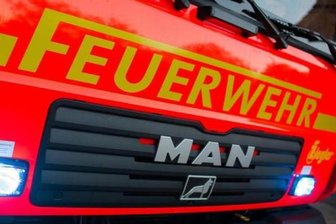 Container eines Spielzeugladens in Brand geraten -