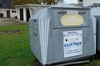 Container kommen weg: Wo Vogtländer künftig Elektroschrott abgeben können - Elektroschrottcontainer - wie hier in Reichenbach - werden im Vogtlandkreis flächendeckend abgezogen. Foto: Franko Martin/Archiv