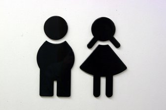 Containerbau: Neue Toiletten für Sportplatz im Vogtland - Neue Toiletten werden auf dem Sportplatz in Morgenröthe gebaut.