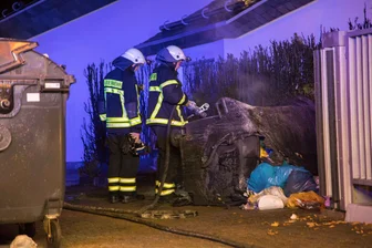 Containerbrand lässt Feuerwehr ausrücken -