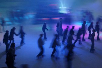 Coole Beats bei Eisdisco in Plauens Partnerstadt Hof - Eine Eisdisco steigt in Hof.