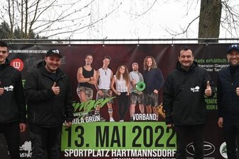 "Cordula Grün"-Band spielt im dritten Anlauf - Tom Flechsig und Sebastian Wrase von Waldi-Events, Mario Flechsig von der "Waldpension" und Bürgermeister Christfried Nicolaus (v. l.) laden ein zum Konzert-Abend mit den Draufgängern. 