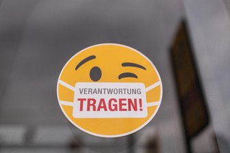 Corona: 227 Anzeigen wegen Regelverstößen - Wegen Ordnungswidrigkeiten im Zusammenhang mit Verstößen gegen die Corona-Regeln sind bis zum 7. Juli dieses Jahres in der Bußgeldstelle des Landratsamtes Mittelsachsen 227 Anzeigen registriert worden.