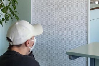 Corona: 66 Luftreinigungsgeräte in den Schulen des Erzgebirgskreises installiert - Alle straßenseitig angeordneten Klassenräume und Fachkabinette des Olbernhauer Gymnasiums wurden mit Raumluftreinigern ausgerüstet. 