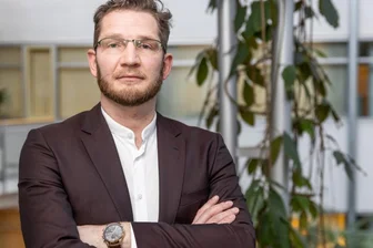 Corona: Als das Erzgebirgsklinikum die Belastungsgrenze erreicht hatte - Marcel Koch ist der Geschäftsführer des Erzgebirgsklinikums, ein kommunales Klinikum mit vier Häusern. 