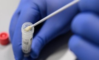 Corona: Anzahl der Todesfälle im Landkreis Zwickau steigt auf 52 - Die Anzahl der nachgewiesenen Corona-Infektionen im Landkreis Zwickau ist am Montag um zwei auf 886 gestiegen.