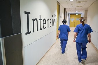 Corona-Bilanz: Haben Kliniken Zuschüsse korrekt verwendet? - Im Zuge der Pandemie haben die sächsischen Krankenhäuser Kapazitäten für 947 zusätzliche Intensivbetten geschaffen. Das teilte das Sächsische Sozialministerium auf Anfrage mit.