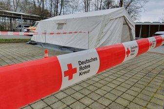 Corona: Das ist die Lage am Donnerstagabend - Auf dem Gelände des Paracelsus-Klinikums Reichenbach ist ein Corona-Ambulanz-Zentrum errichtet worden. Dorthin will man Patienten umleiten, bei denen es einen konkreten Verdacht gibt.