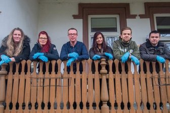 Corona: Das ist die Lage in Freiberg und Mittelsachsen am Wochenende - Mitarbeiter des Frankenberger Millcura-Pflegedienstes gingen schon im März freiwillig in Quarantäne, um dort die ihnen anvertrauten Patienten zu betreuen. Im Bild (von links): Claudia Billig, Katrin Gruner, Marc Plihal, Jessica Aurich, Tim Allers und Pierre Flemming.