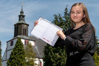 Nina Blume hat den neuen Termin für ihre Konfirmation in der Seelitzer Kirche im Kalender eingetragen. 