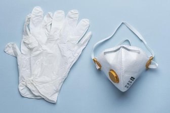 Corona: Die Lage im Vogtland am Montag - Illustration: Schutzkleidung zur Corona-Pandemie.