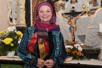 Corona durchkreuzt erneut Pläne: Was motiviert die Sopranistin? - Bei der Generalprobe für "Weihnachten im Gebirg" in der Kirche von Bernsbach war Annett Illig noch voller Vorfreude. Fünfmal wollten die Sopranistin und etwa 25 Mitwirkende das neue Programm aufführen. Doch das geht auch 2021 nicht. Wird es im kommenden Jahr einen dritten Anlauf geben? 