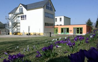 In der Grundschule in Hartmannsdorf (Archivbild) wurden drei Kinder positiv auf das Coronavirus getestet.