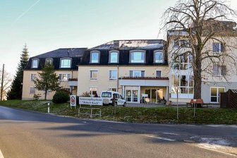 Corona greift im Crimmitschauer Pflegeheim "Robert Koch" um sich - Im Pflegeheim "Robert Koch" im Crimmitschauer Ortsteil Langenreinsdorf sind mehrere Bewohner infiziert.