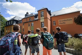 Corona: Grundschule Pleißa muss schließen - In der Grundschule in Pleißa haben sich mehrere Kinder mit dem Coronavirus angesteckt