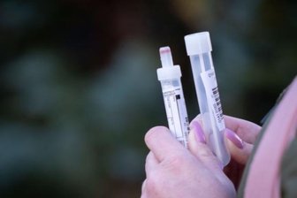 Corona in Sachsen: 1437 Neuinfektionen, Probleme mit RKI-Zahlen im Erzgebirge - In Sachsen sind von Mittwoch auf Donnerstag 1437 Corona-Neuinfektionen nachgewiesen worden.