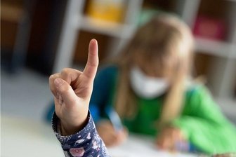 Corona in Vogtland-Schulen: Viele Klassen lernen daheim - 
