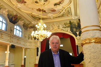 Bürgermeister Dieter Greysinger im Festsaal "Goldener Löwe" in Hainichen.