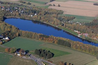 Das Naherholungsgebiet Stausee Oberwald bei Callenberg ist vom Betreiber, einer landkreiseigenen Tochterfirma, für Besucher derzeit gesperrt.