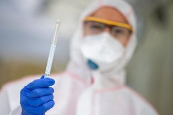 Corona-Lage im Erzgebirge: Drosten-Räuchermann aus Seiffen wird zum Thema in Quizsendung -