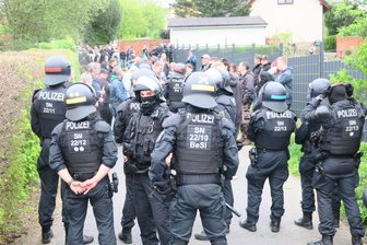 Corona-Lage im Erzgebirge: Erneut Gewalt bei Corona-Demo in Zwönitz -